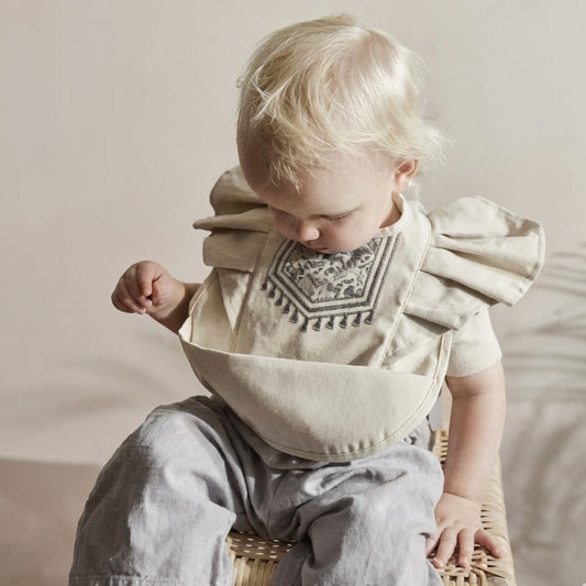 Waterproof Baby Feeding Bib with Pocket – Easy-Clean Mess Catcher (6–36 mo)